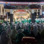 Gebyar Sholawat Fatayat NU PAC Berbek Meriahkan HSN 2025: Parade Cinta Rasul, Ekspresi Santri Perempuan NU FATAYAT NU BERBEK